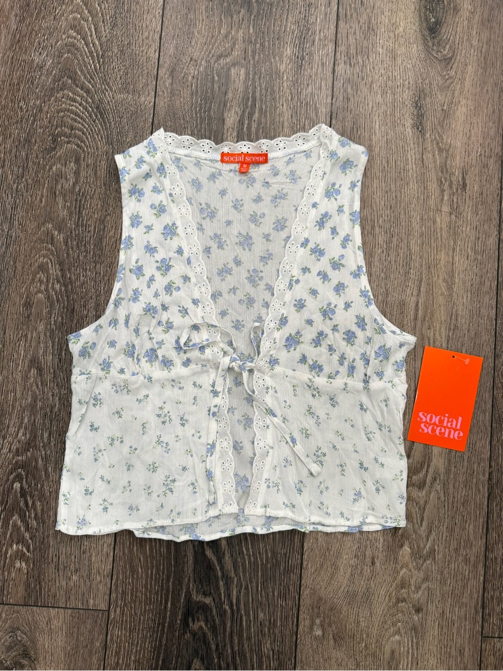 NWT Social Scene Blue Floral Tie Front Eyelet Lace Vest Top Size Medium